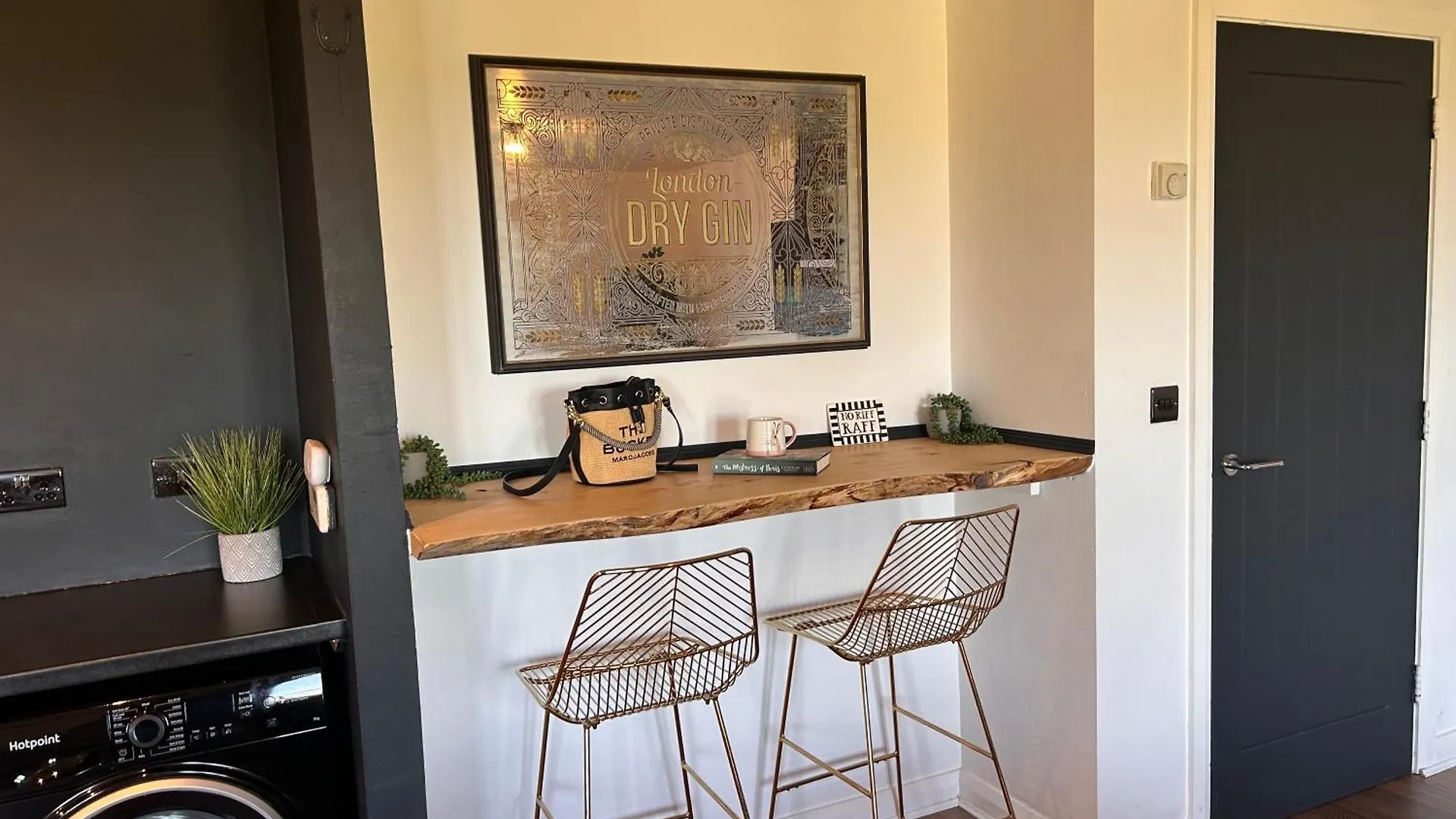 Large Modern Apt 4 Star Free Parking And Wifi Note Stairs بلفاست 0*,  المملكة المتحدة