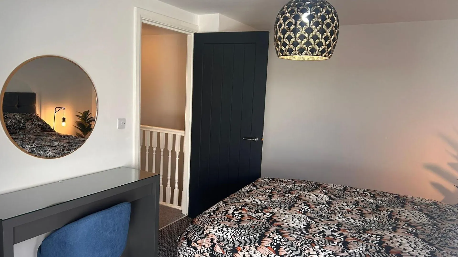 Large Modern Apt 4 Star Free Parking And Wifi Note Stairs بلفاست المملكة المتحدة