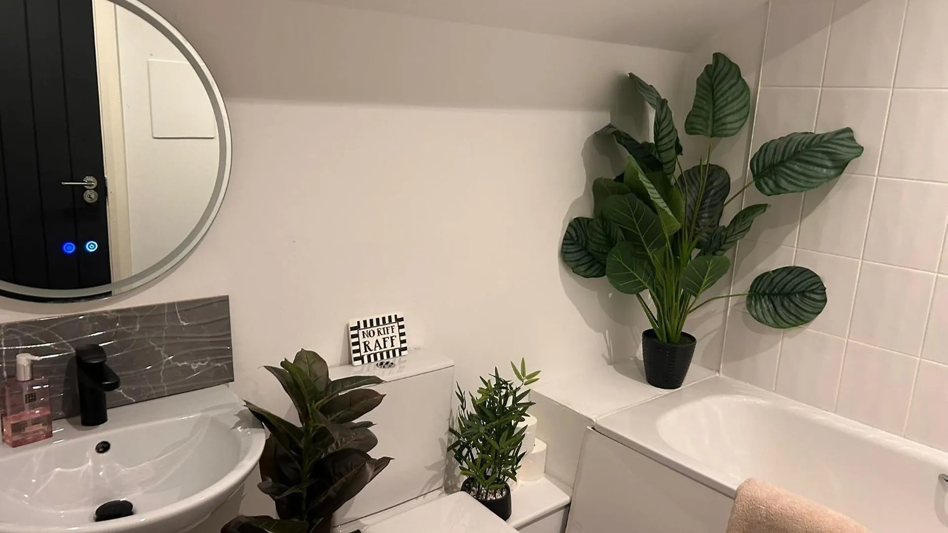 شقة Large Modern Apt 4 Star Free Parking And Wifi Note Stairs بلفاست