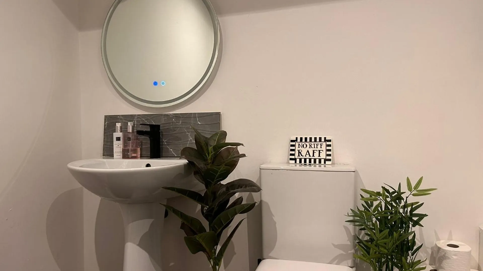 شقة Large Modern Apt 4 Star Free Parking And Wifi Note Stairs بلفاست المملكة المتحدة